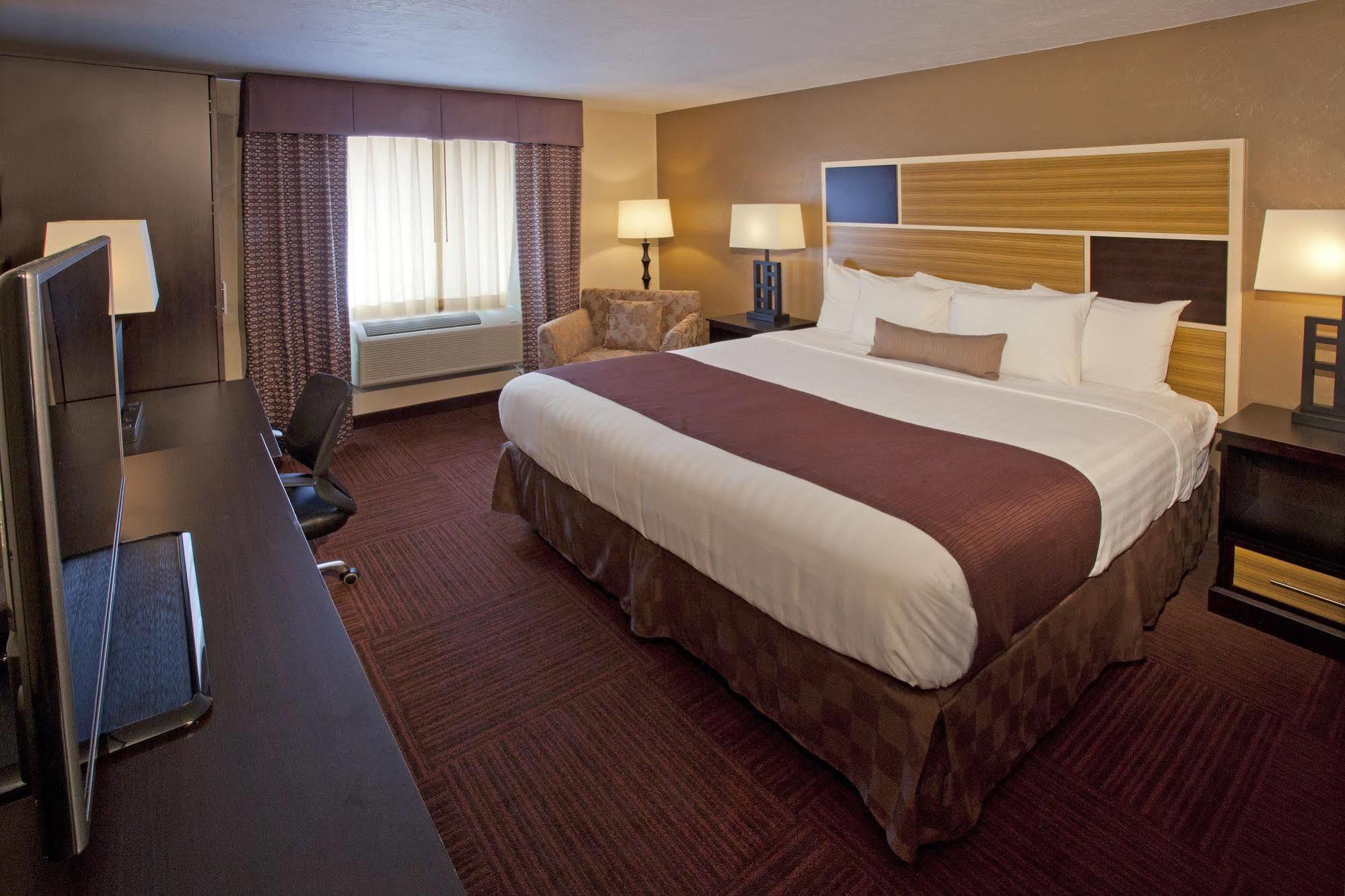 Red Lion Inn And Suites Federal Way Exterior photo