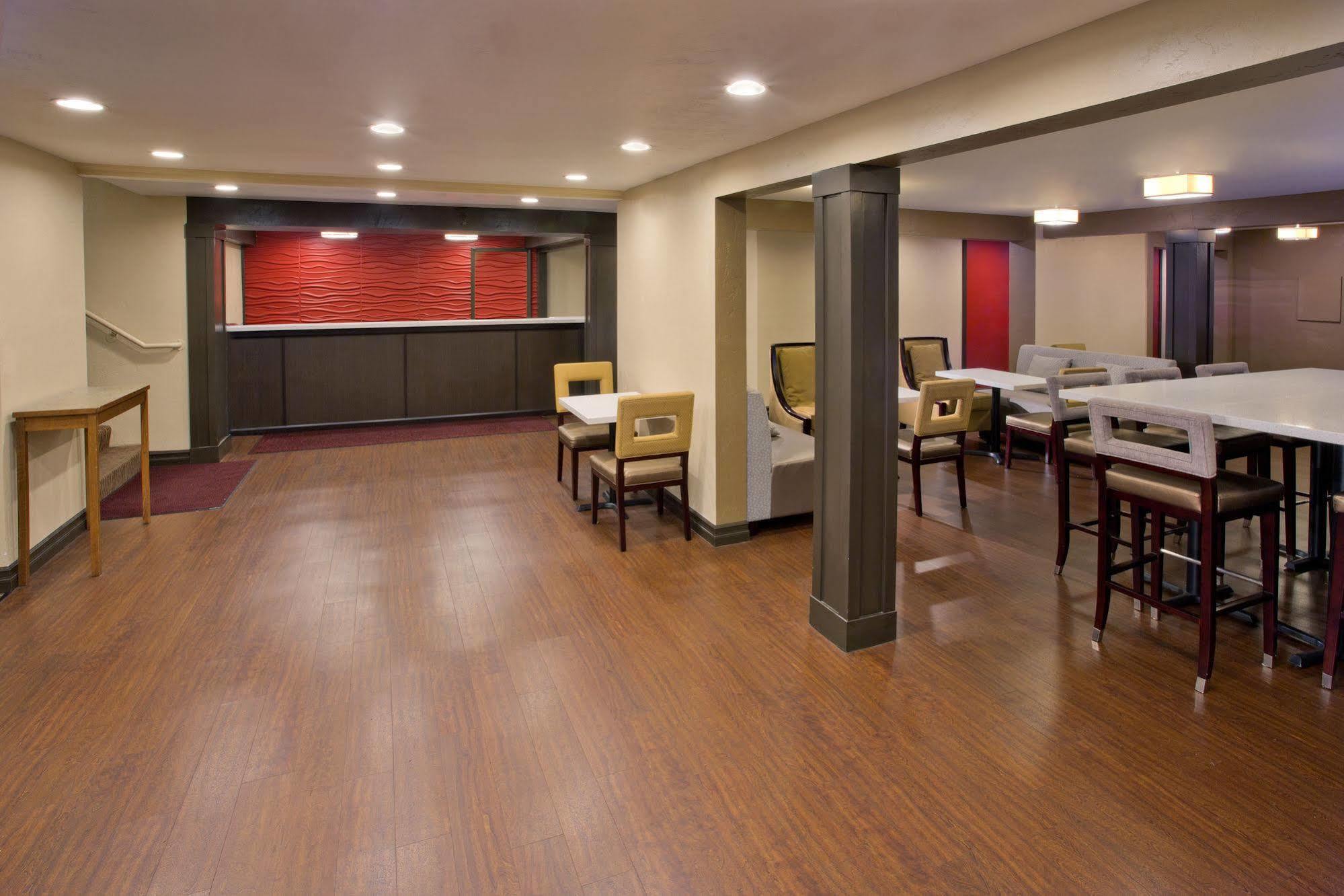 Red Lion Inn And Suites Federal Way Exterior photo